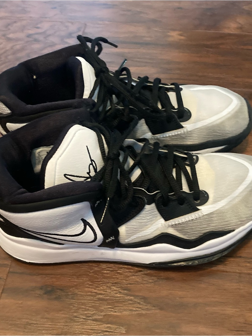 Nike 11 Kyrie Infinity DO9616-100 White Black Men’s Size 8